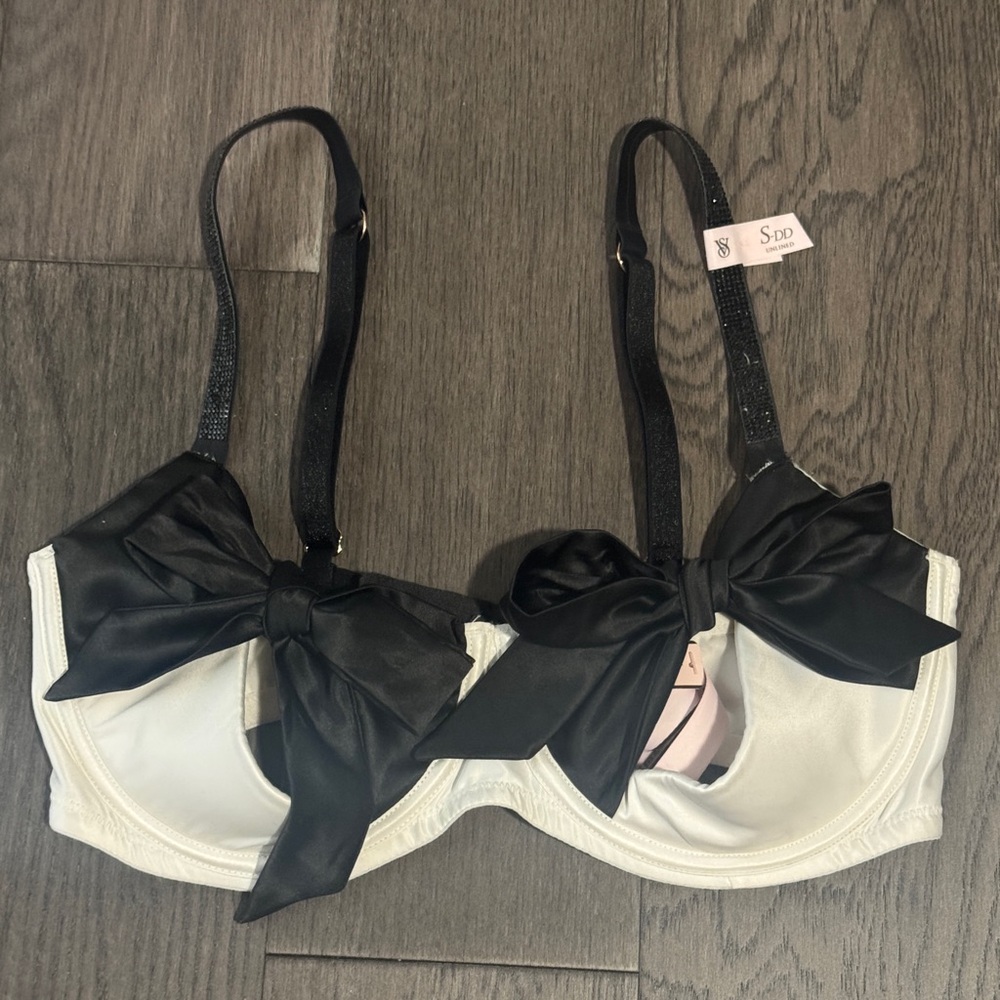 NWT Victoria's Secret Dream Angels Wicked Peekaboo Cup Bow Balconette Bra Size S
